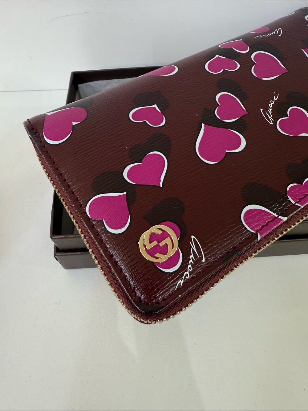 NIB Gucci Zipper w/ Pink Hearts Wallet
